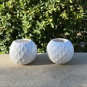 Contemporary set of white ceramic planters